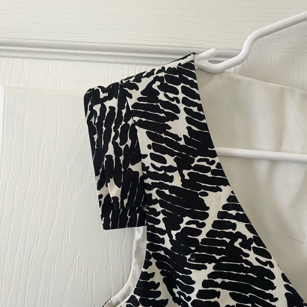 Adrianna Papell Black and White Patterned Midi Dress - Picture 4 of 8